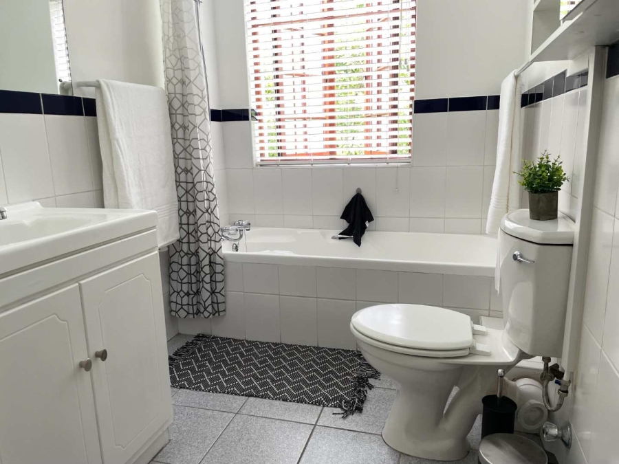 To Let 3 Bedroom Property for Rent in Paradyskloof Western Cape